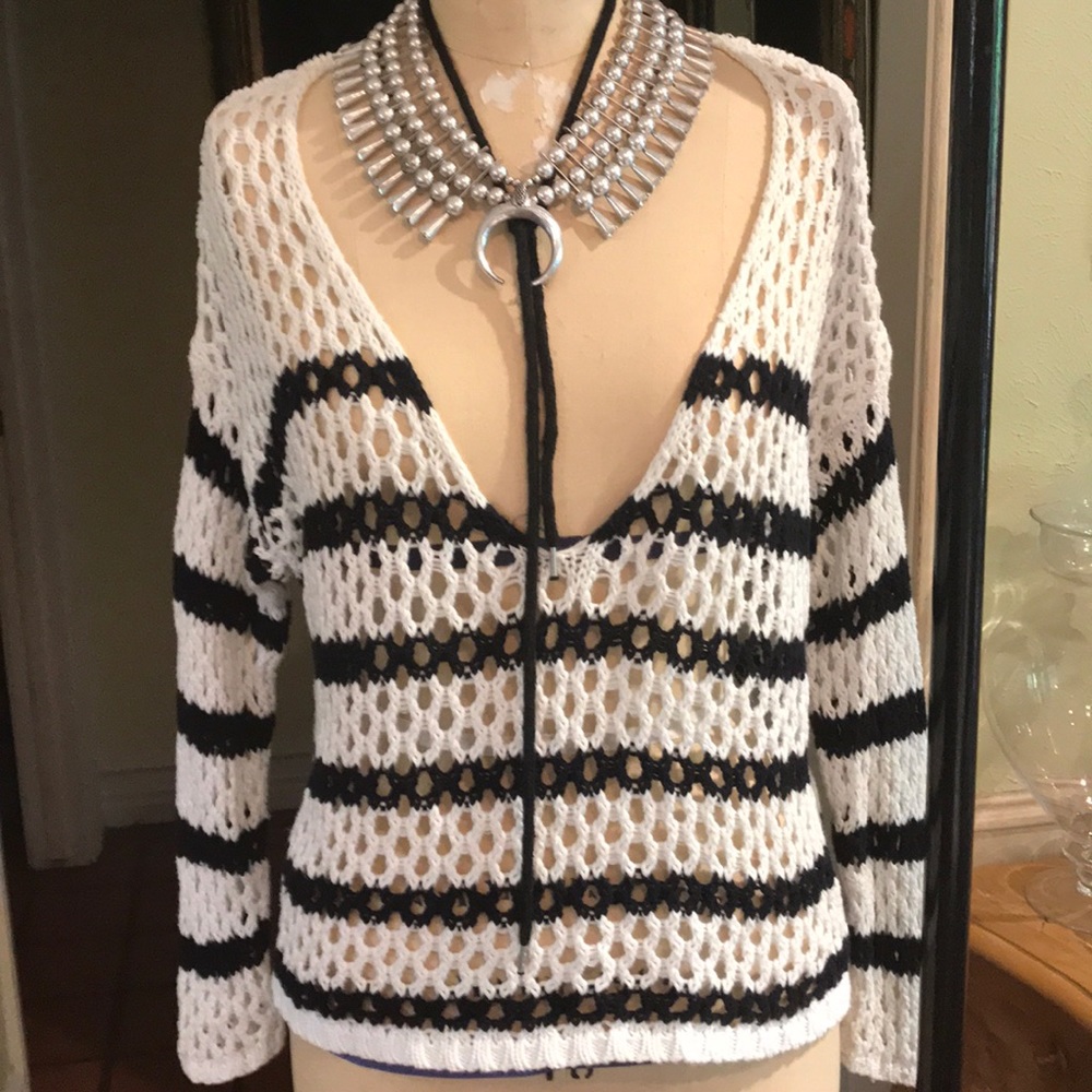 Sweeter black and white knet wear